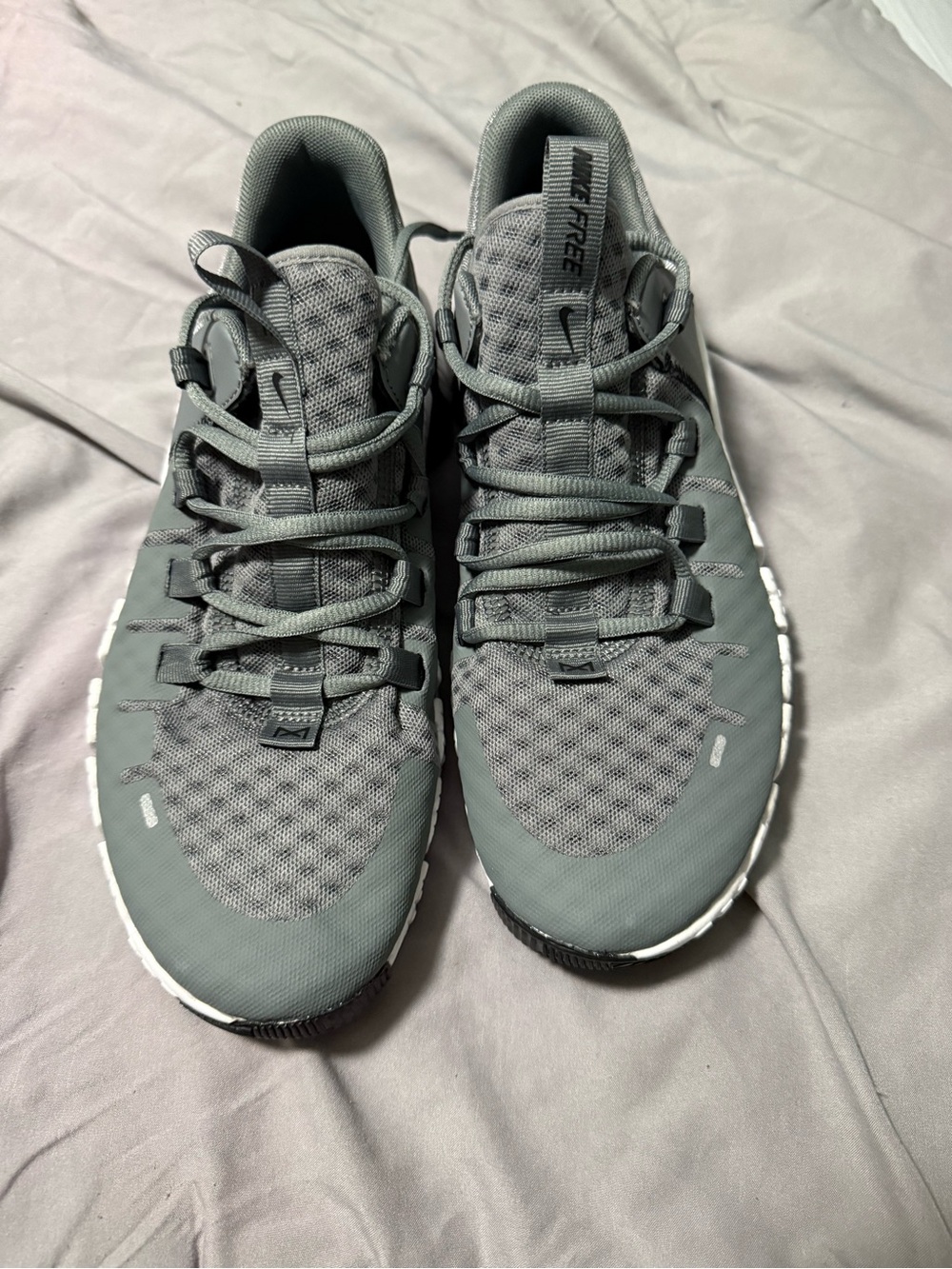 Nike Free Metcon 5 Gray and White - Lightweight Training Shoes
